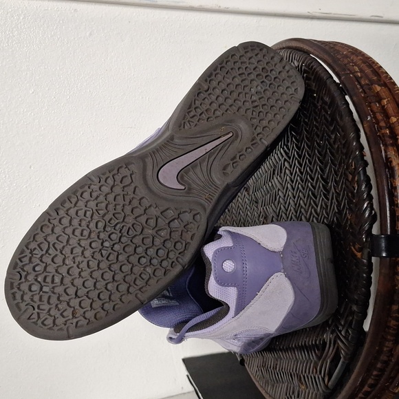 Nike Men\'s Athletic Shoes in Lavender and Black main image 7